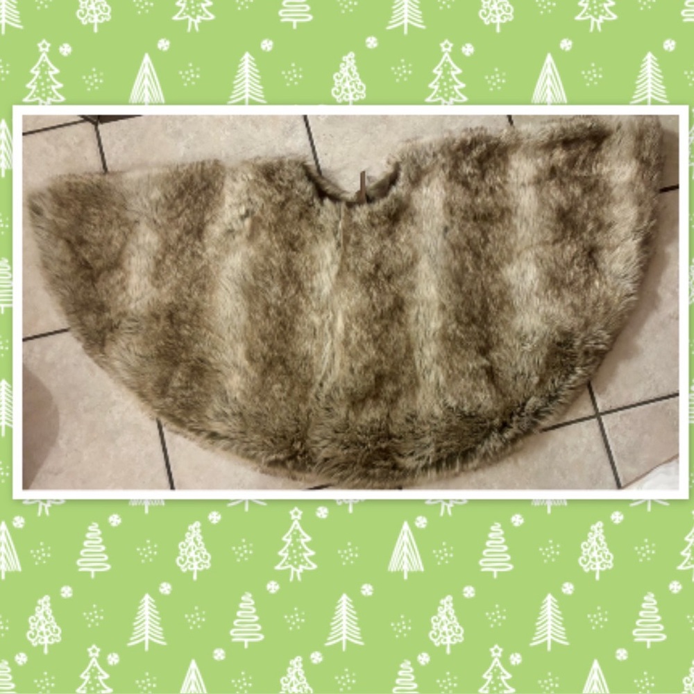 Brown Faux Fur Tree Skirt - Holiday Decor